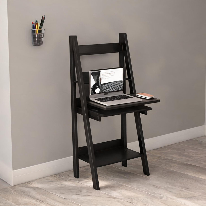 Bureau à domicile, combinant style contemporain, conception murale peu encombrante et tablettes