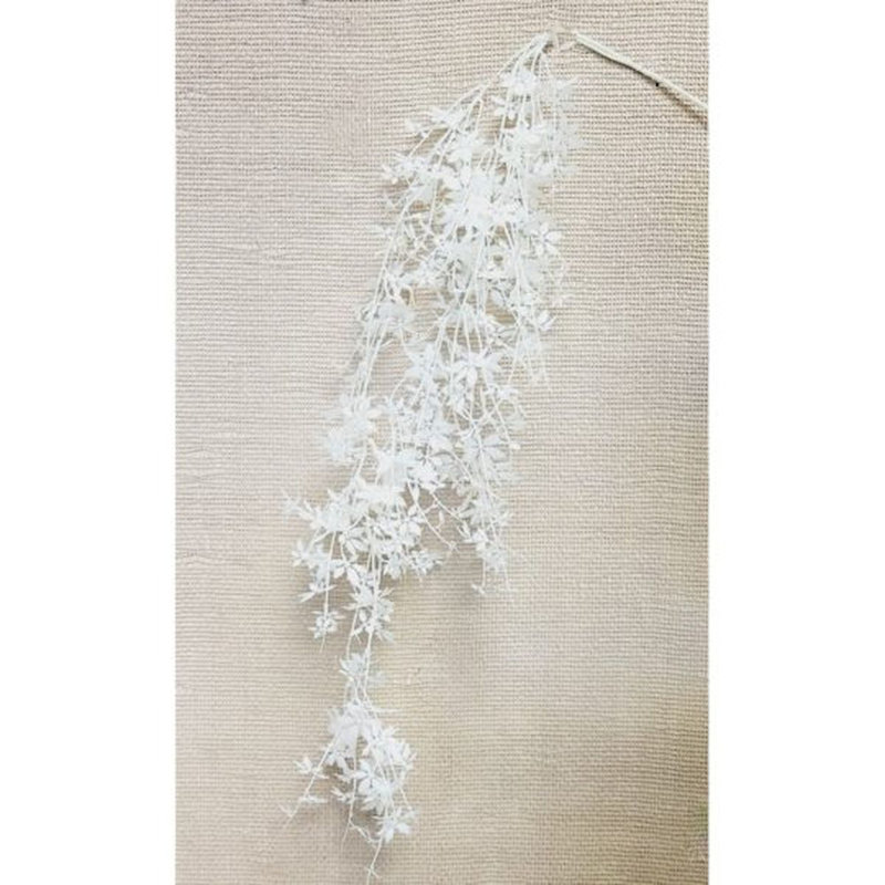 Faux plantes et arbres suspendus en blanc