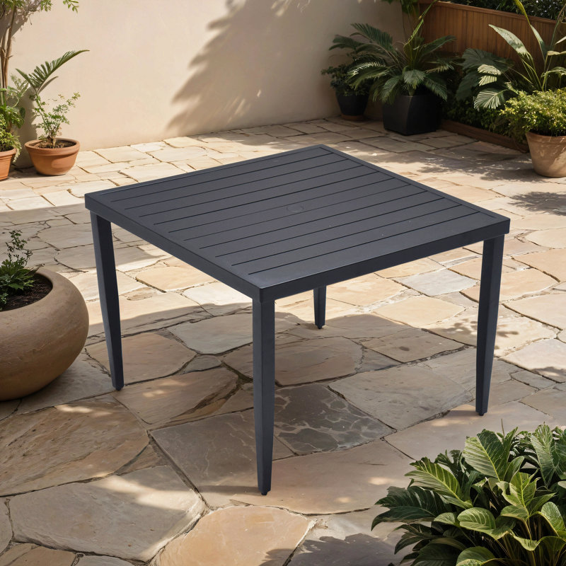 Table de salle à manger d'extérieur 40 po x 40 po avec pieds fuselés et trou pour parasol