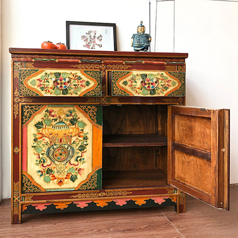Armoire de rangement rustique en bois peint avec un design unique