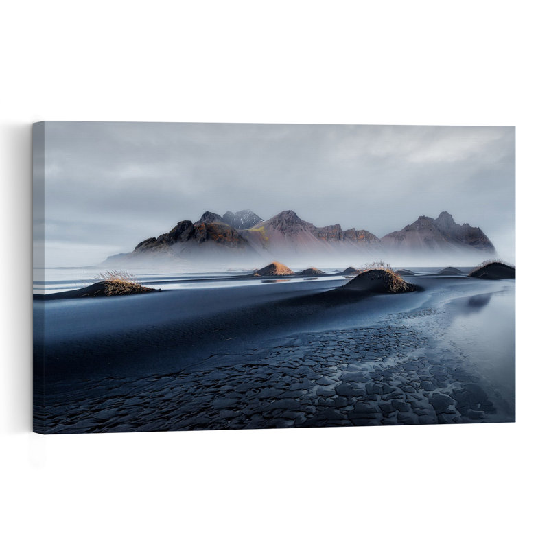 Affiche murale côtière spectaculaire, sereine et tranquille de Misty Mountain Beach, H 32 po x l 48 po
