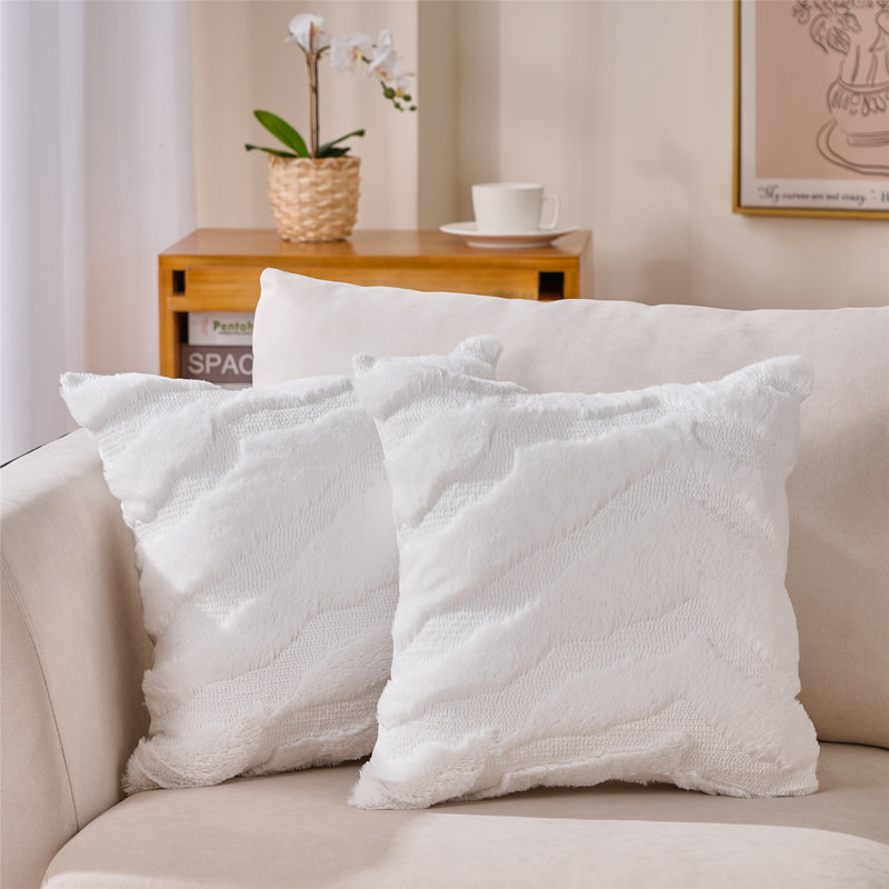 Jeté en fausse fourrure Paulette, 18 po x 18 po, Housse de coussin seulement - sans insert, Blanc