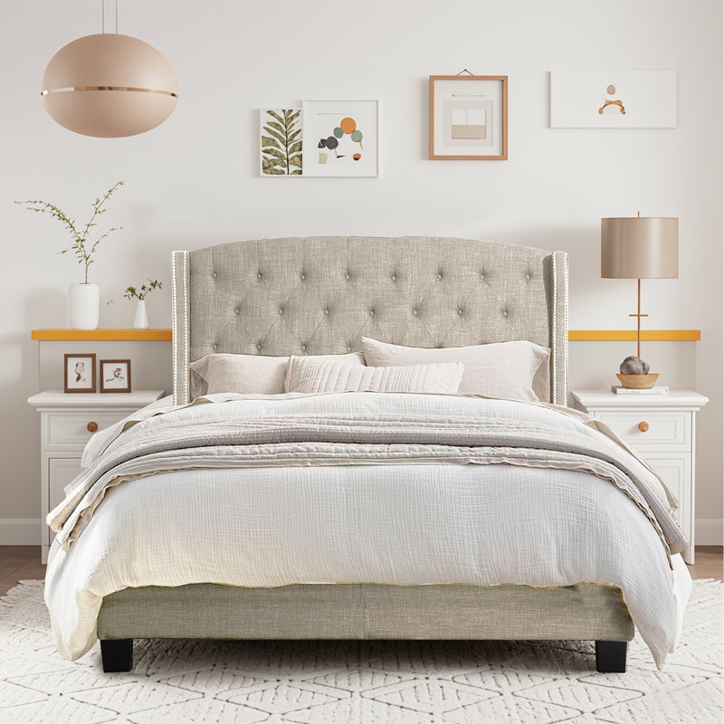 Lit plateforme tapissier à oreilles, structure de lit en tissu de lin avec garniture cloutée et capitonné, Beige