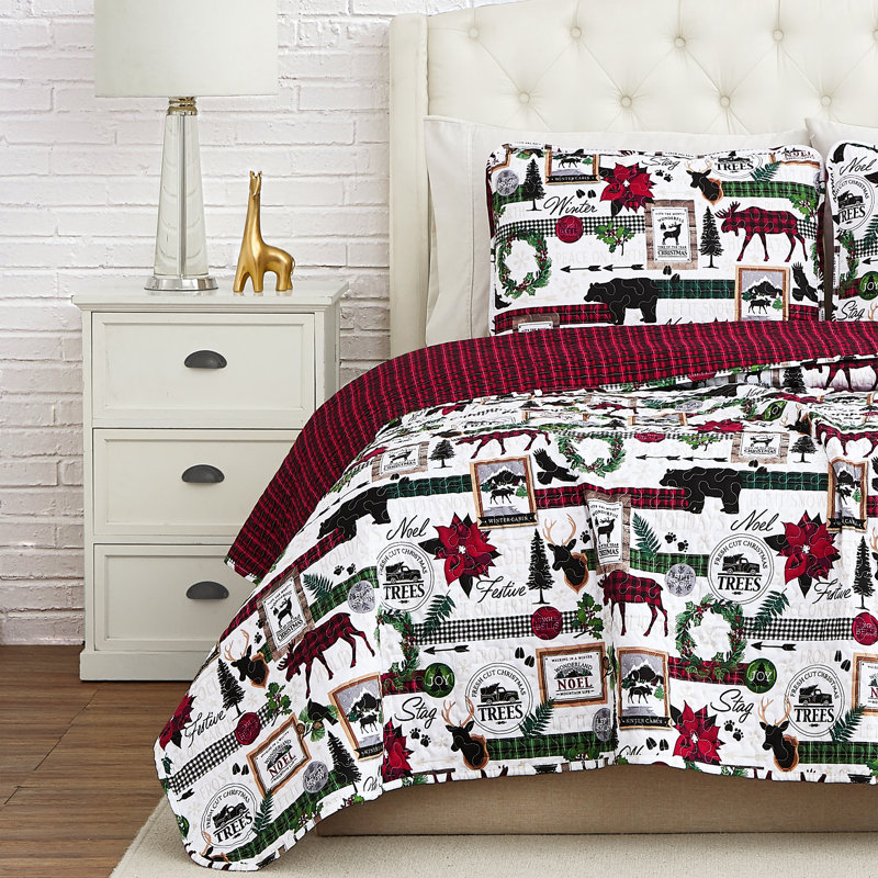 Merry Town White/Green/Red Microfiber Reversible Quilt Set, Twin Quilt + 1 Shams