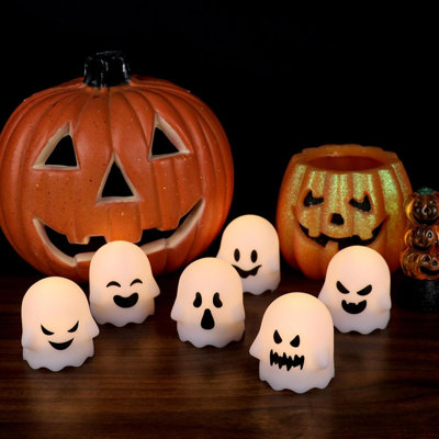 Bougies scintillantes sans flamme Ghost fonctionnant à piles avec télécommande et minuterie, 6 bougies de lumières blanches effrayantes à DEL à intensité variable (2 x 2,4 po)