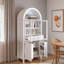 Grand garde-manger arqué cannelé avec tablettes réglables, rangement élégant avec tiroir caché et porte vitrée pour la cuisine et les espaces de vie-503252718