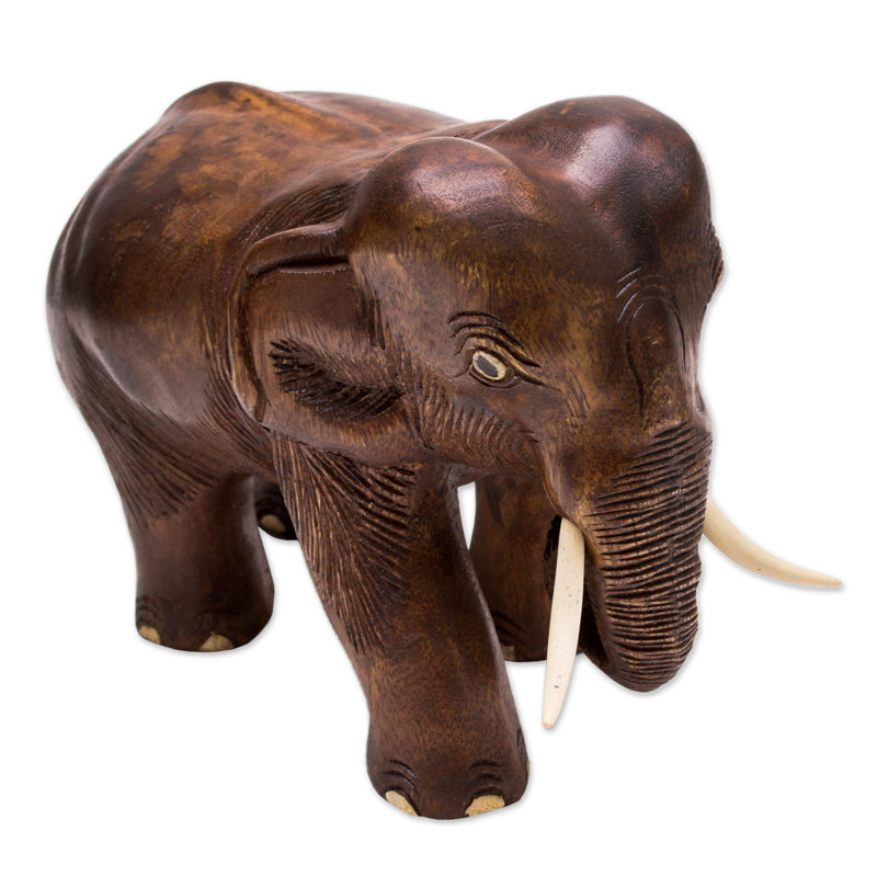 Charmante figurine d'éléphant en bois