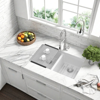 Évier encastré à double cuve en quartz composite 33 x 19 po - Égale division, résistant aux égratignures et aux ébréchures