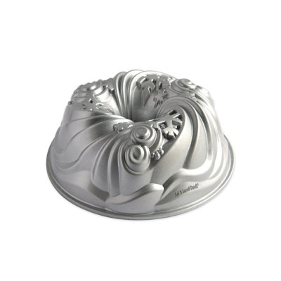 Nordic Ware Let It Snow Fluted Cake Pan Pan