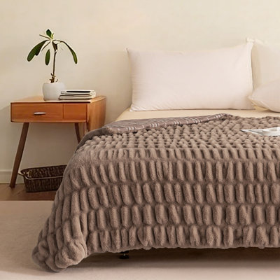 Plaid en fausse fourrure froncée avec un design réversible et une texture douce et soyeuse