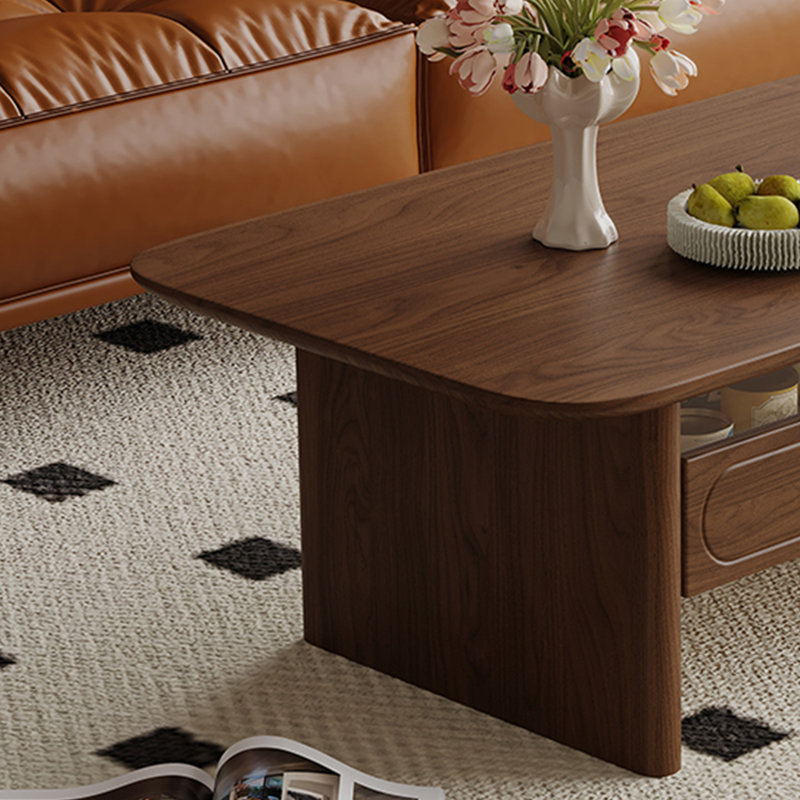 Table basse de style français., Brun
