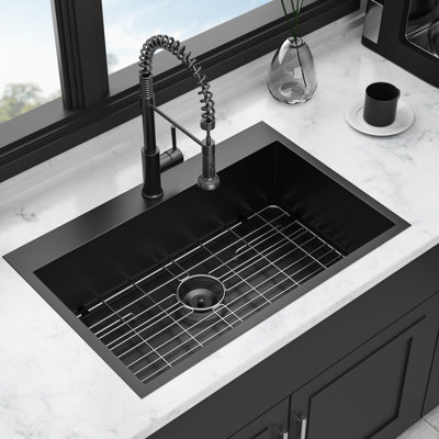 Évier de cuisine encastré de 76 cm (30 po) - Noir canon de fusil. Acier inoxydable de calibre 18. Cuvette simple. Résistant à l'eau chaude et froide. Surface facile à nettoyer. Comprend un ensemble de vidange et des accessoires.