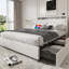 Grand lit plateforme avec tête de lit confortable et tablette de rangement en métal pour prises intégrées dans la chambre à coucher-1742617335