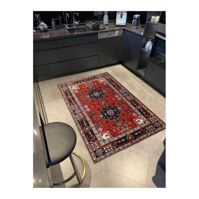 Base tissée moderne et tapis décoratif avec des motifs géométriques dans des tons rouges de Baklava