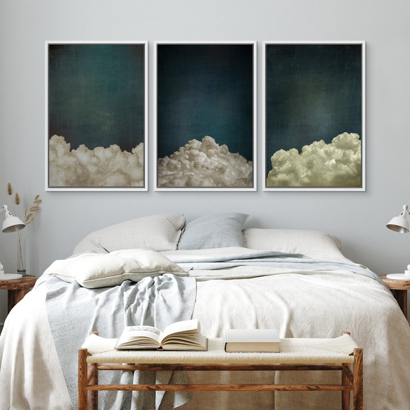 Ensemble de 3 reproductions sur toile flottantes sur fond de nuages abstrait bicolore bleu marine foncé, H 36 po x l 24 po