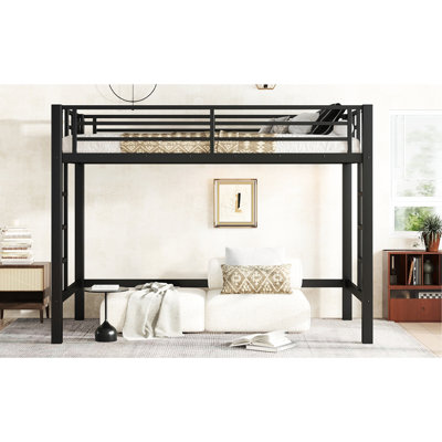 Lit mezzanine simple en métal noir avec structure en fer, échelles doubles et économie d'espace dans un dortoir ou une chambre à coucher