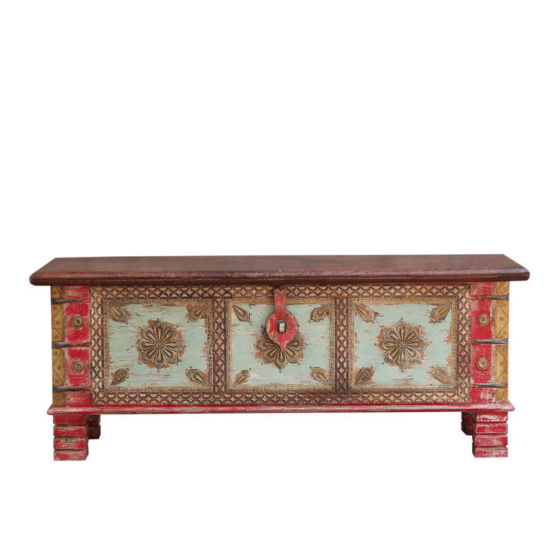 Alessa Blanket Chest