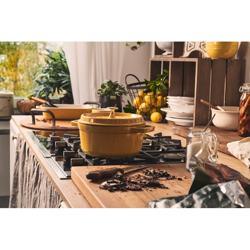 La Cocotte Cast Iron Round Cocotte, Citron, 5.5 quarts