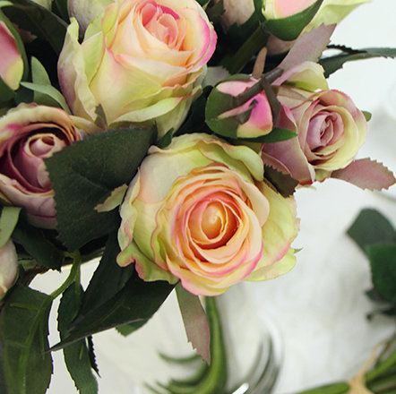 Tiges de fleurs de soie rose, blanc