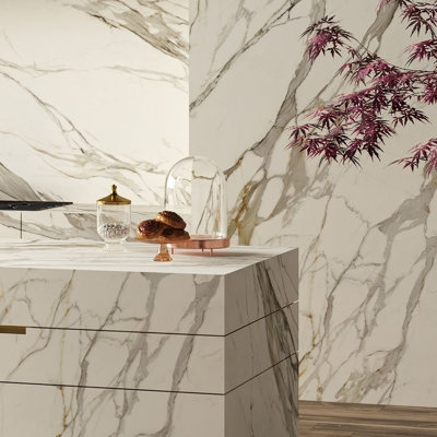 Carreau de porcelaine mat Calacatta Oro 12 x 24 po Boutique