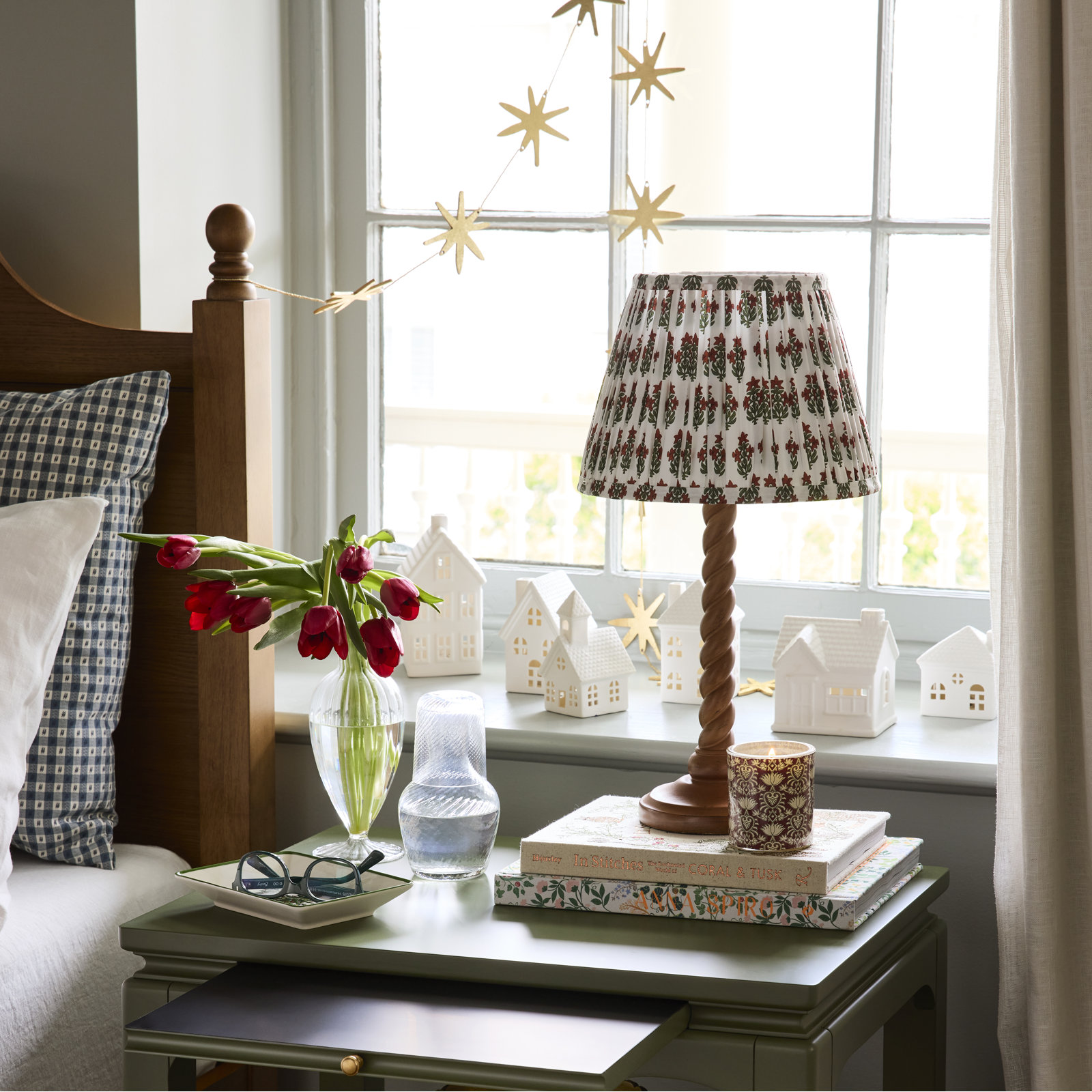 Shoupe Table Lamp, White/Green/Red