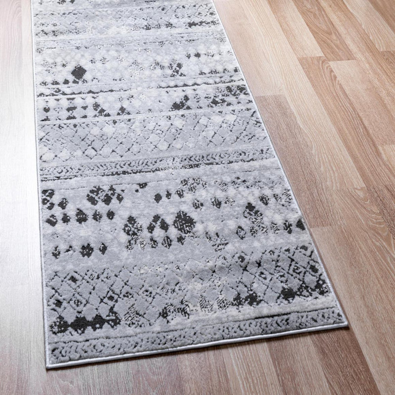 Tapis géométrique gris, Tapis de couloir 2 pi 2 po x 6 pi 1 po