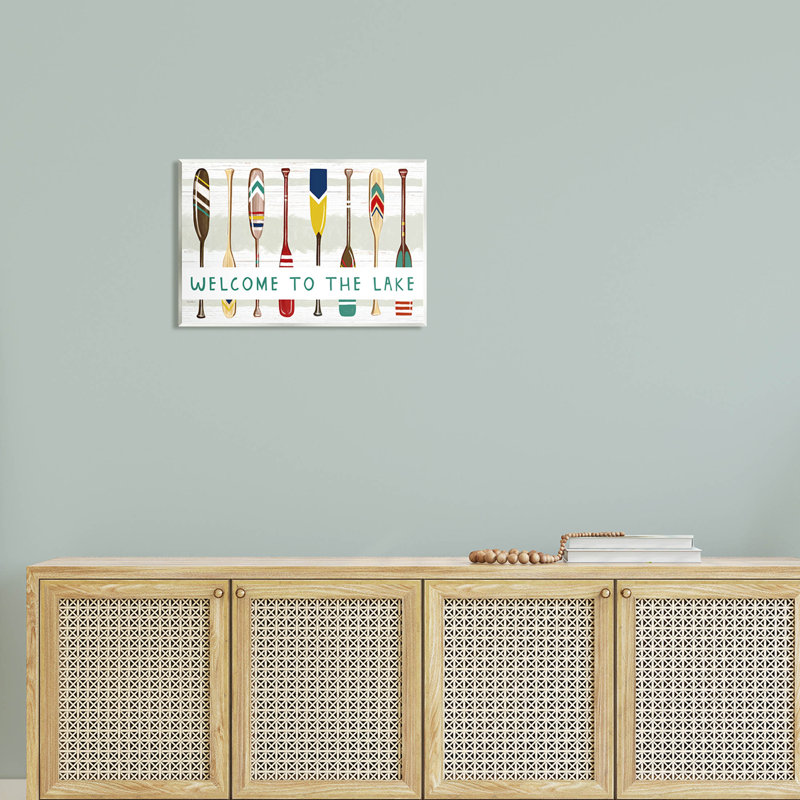 «Lake House Welcome Boat Paddles» par Elizabeth Tyndall, H 13 po x l 19 po x P 0,5 po