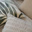 Coussin décoratif Indigo Road par égyptien Sherrod Kamaya