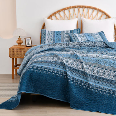 3 Pieces Bohemian Striped Pattern Quilt Set