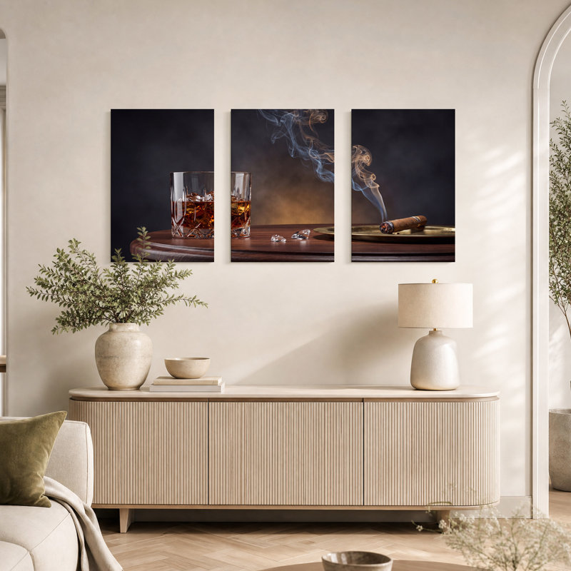 Ensemble de 3 tableaux sur toile représentant un verre à whisky et un cigare fumant sur une table en bois.