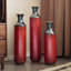 Ensemble de 3 grands vases de plancher rustiques en métal au fini artisanal, texture brûlée à la main pour un décor de maison de campagne moderne et industriel