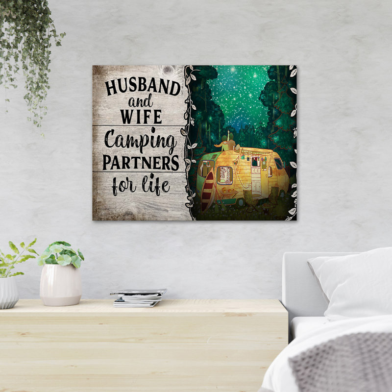 «Camping On A Van In Forest - Husband and Wife Camping Partners For Life», reproduction d'art graphique sur toile tendue