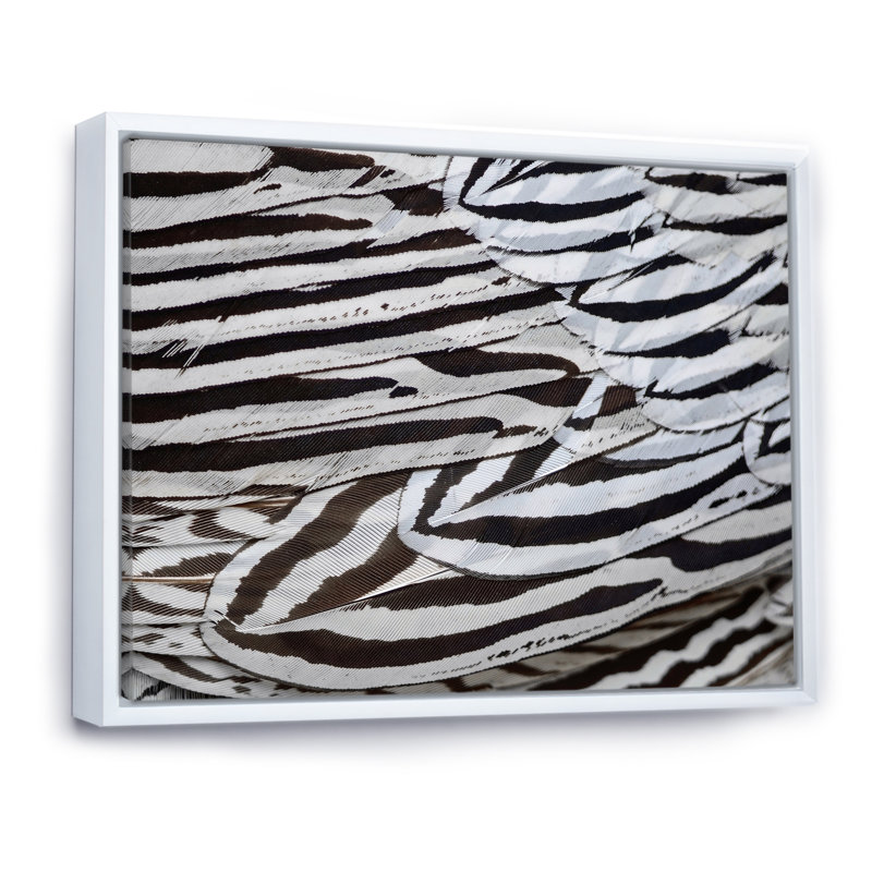 «Silver Pheasant Feathers», peinture sur toile encadrée, H 16 po x l 32 po x P 1 po, Cadre blanc