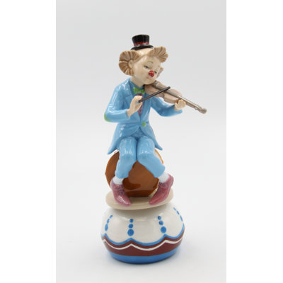 Figurine clown jouant de la musique