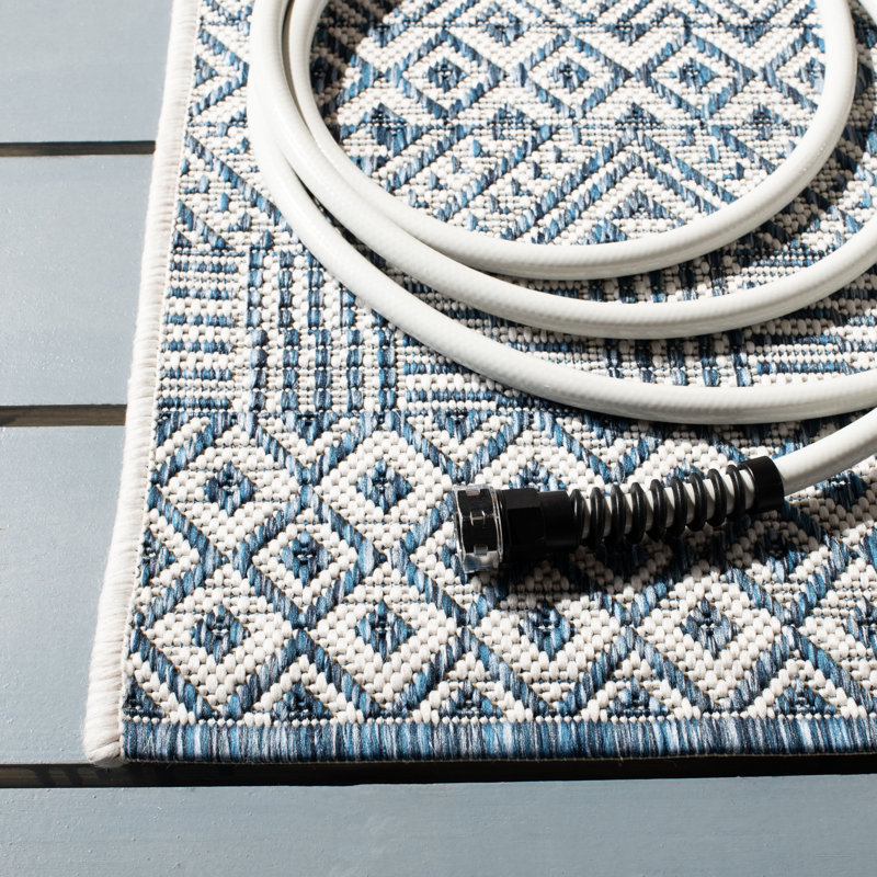 Tapis d'intérieur / extérieur à motif géométrique Sisneros Performance, Rectangle 8 pi x 11 pi