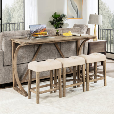 Table de bar avec prises électriques et tabourets rembourrés. Chaises en simili grain d'aspect grain de bois, pieds et sièges confortables en brun. Plateau de table, siège en mousse, pratique pour la vie quotidienne
