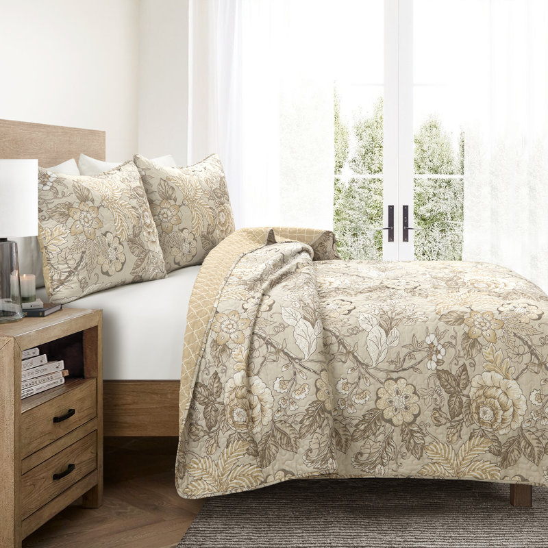 Beige Standard Cotton Reversible 3 Piece Quilt Set, King Quilt