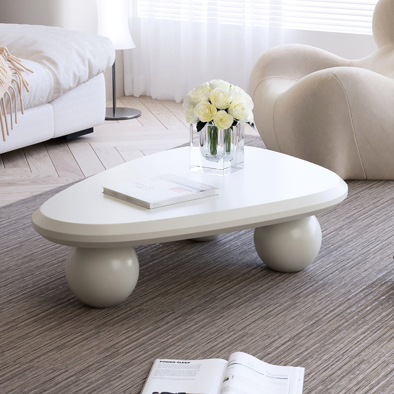 Table basse à 3 pieds en bois, décoration de salon moderne, blanc crème, matériau, table d'appoint blanche avec pieds, conception, fabrication