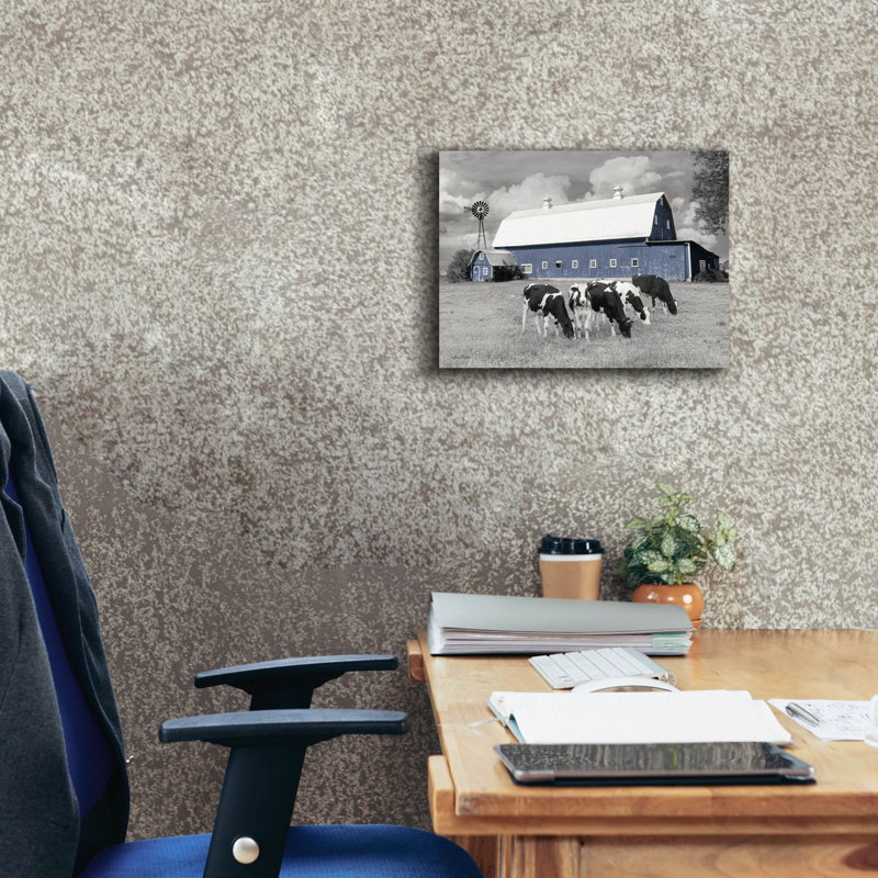 «Blue Barn with Cows» par Lori Deiter, estampe numérique sur toile, H 12 po x l 16 po x P 0,75 po