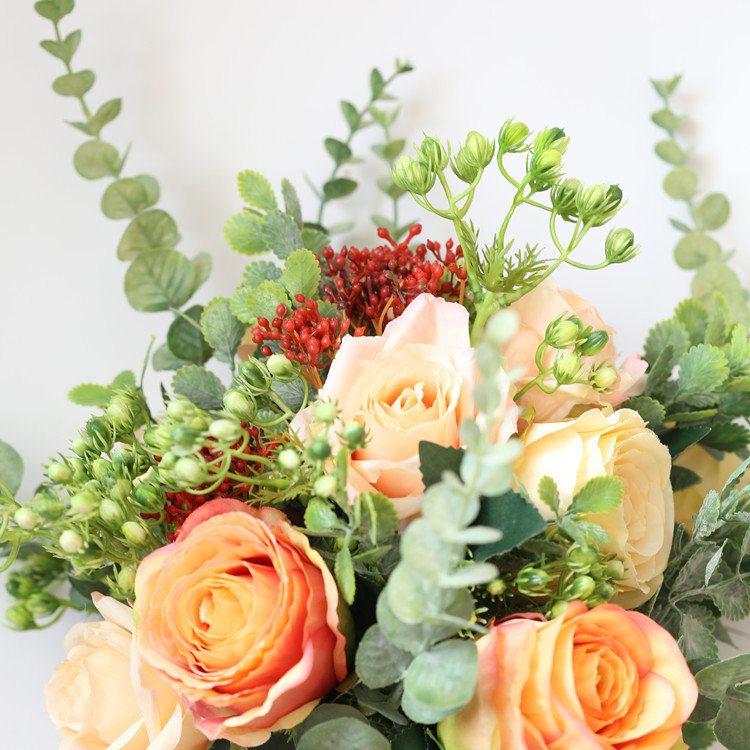Arrangement floral mélangé champagne