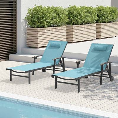 Ensemble de 2 chaises longues d'extérieur avec roulettes et accoudoirs
