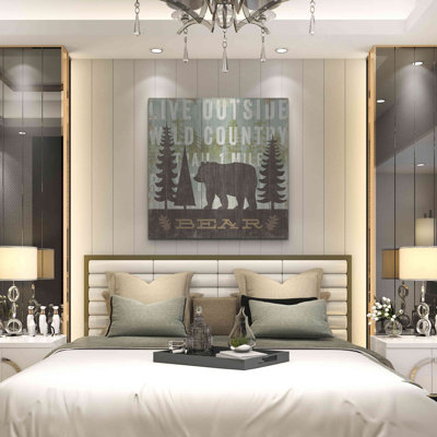«Simple Living Bear» par Michael Mullan