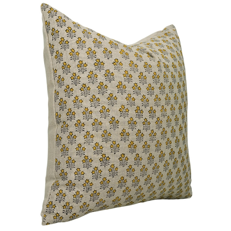 Coussin décoratif à motif de blocs de tissu fabriqué à la main Fab divine, Kesariya, H 18 po x l 18 po, Motif floral jaune