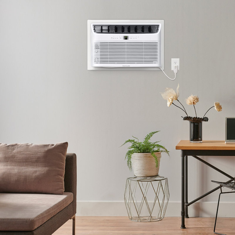 Frigidaire 10 000 BTU 230 V 450 pi. Ca. Pi. Climatiseur mural en blanc, 10000