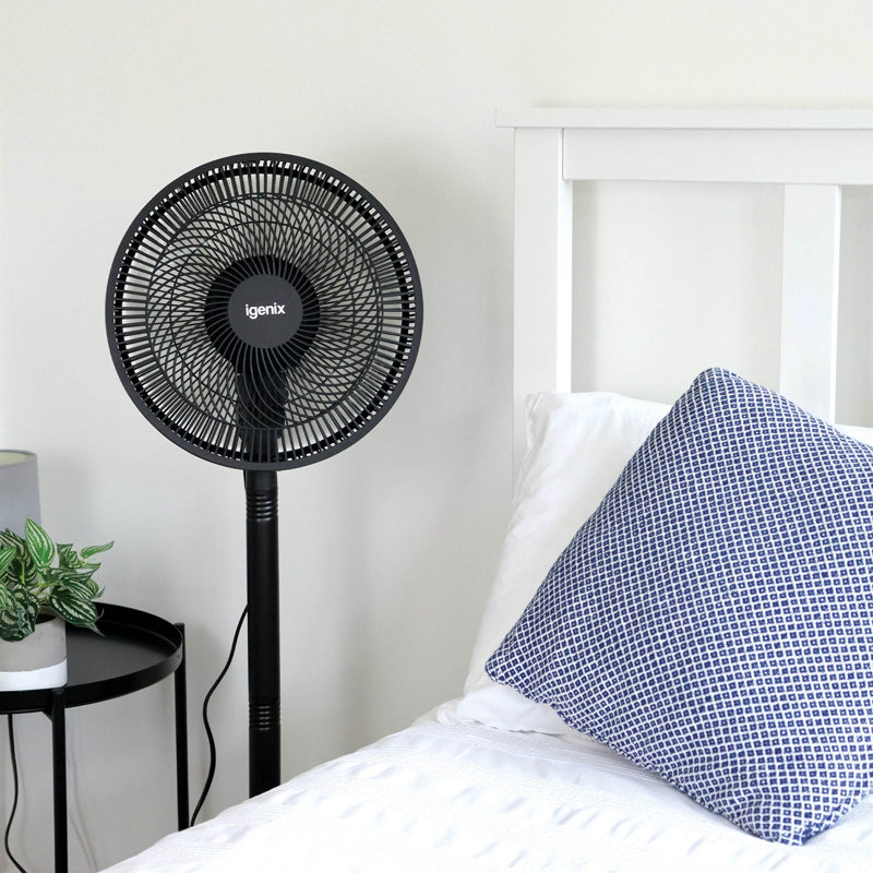 Igenix 12 Inch 7 Bladed Pedestal Fan Black