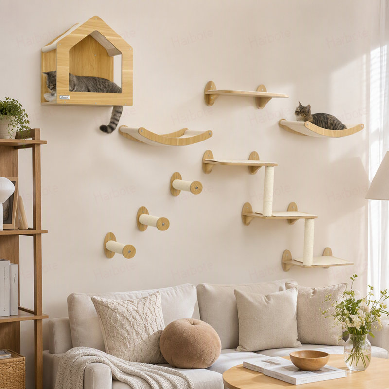 Arbre à chat unique fabriqué à partir d'étagères à chat avec 10 niveaux pour plus de hauteur, arbre de chat mural avec aire de jeu et hamacs