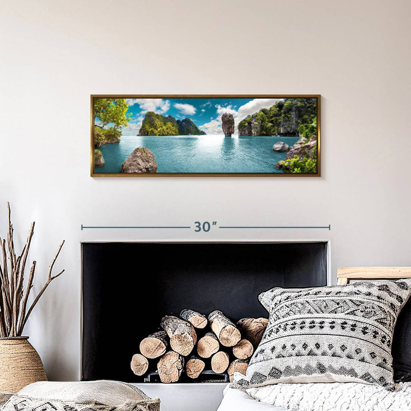 Iconic James Bond Island, Cadre flottant doré, 28" X 10"
