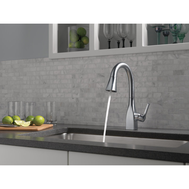 Mateo Pull Down Single Handle Kitchen Faucet with MagnaTite® Docking and Diamond Seal Technology, Arctic Stainless