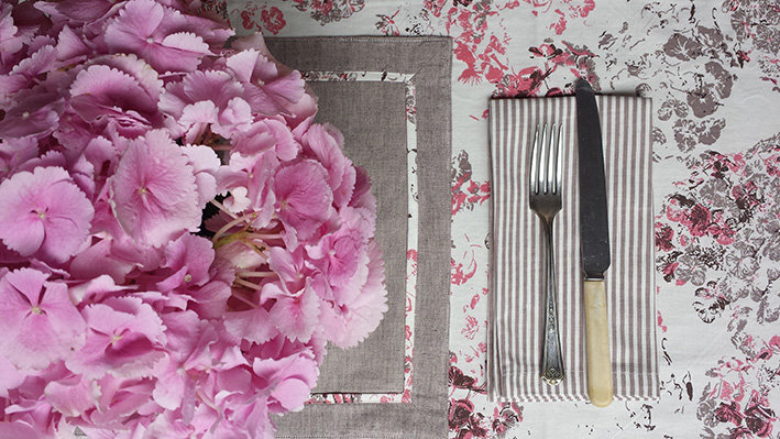 Bonnefoy  Cotton Table Runner, Pink