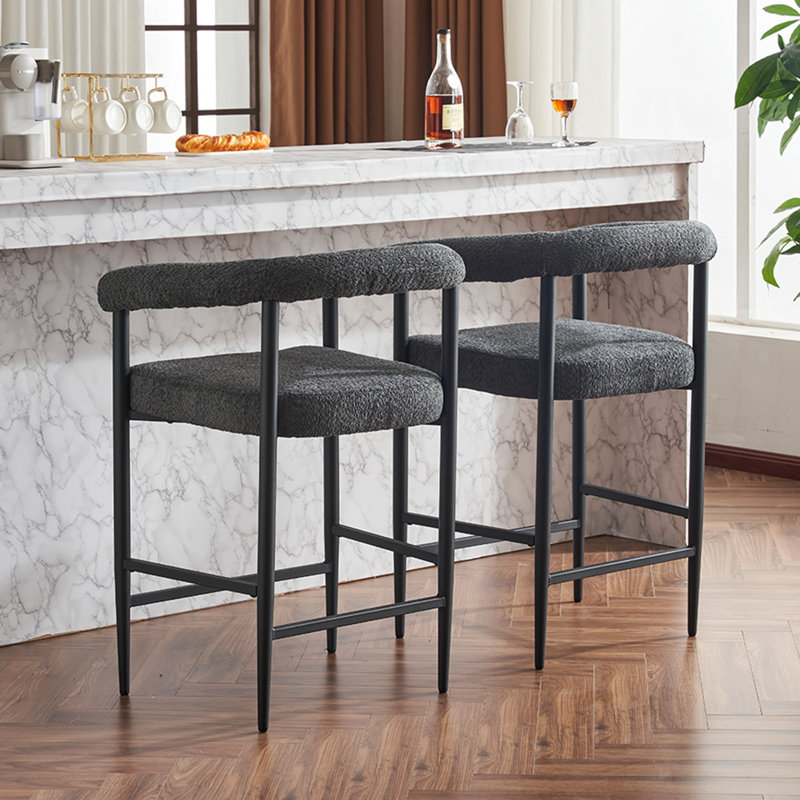 Tabouret de comptoir avec accoudoirs à hauteur de siège 25,6 po Cloretta